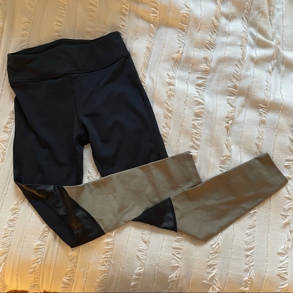 Alala Captain Ankle Tight Leggings in Black + Gold Dust Size Small - Picture 10 of 10